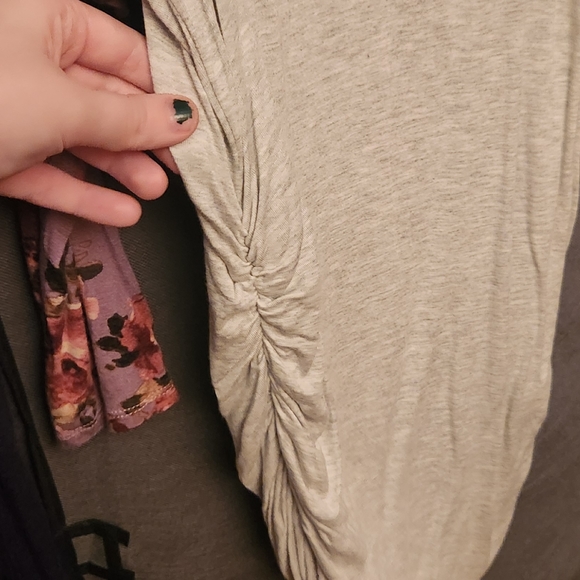 LaClef Floral Ruched Longsleeve - Picture 3 of 4